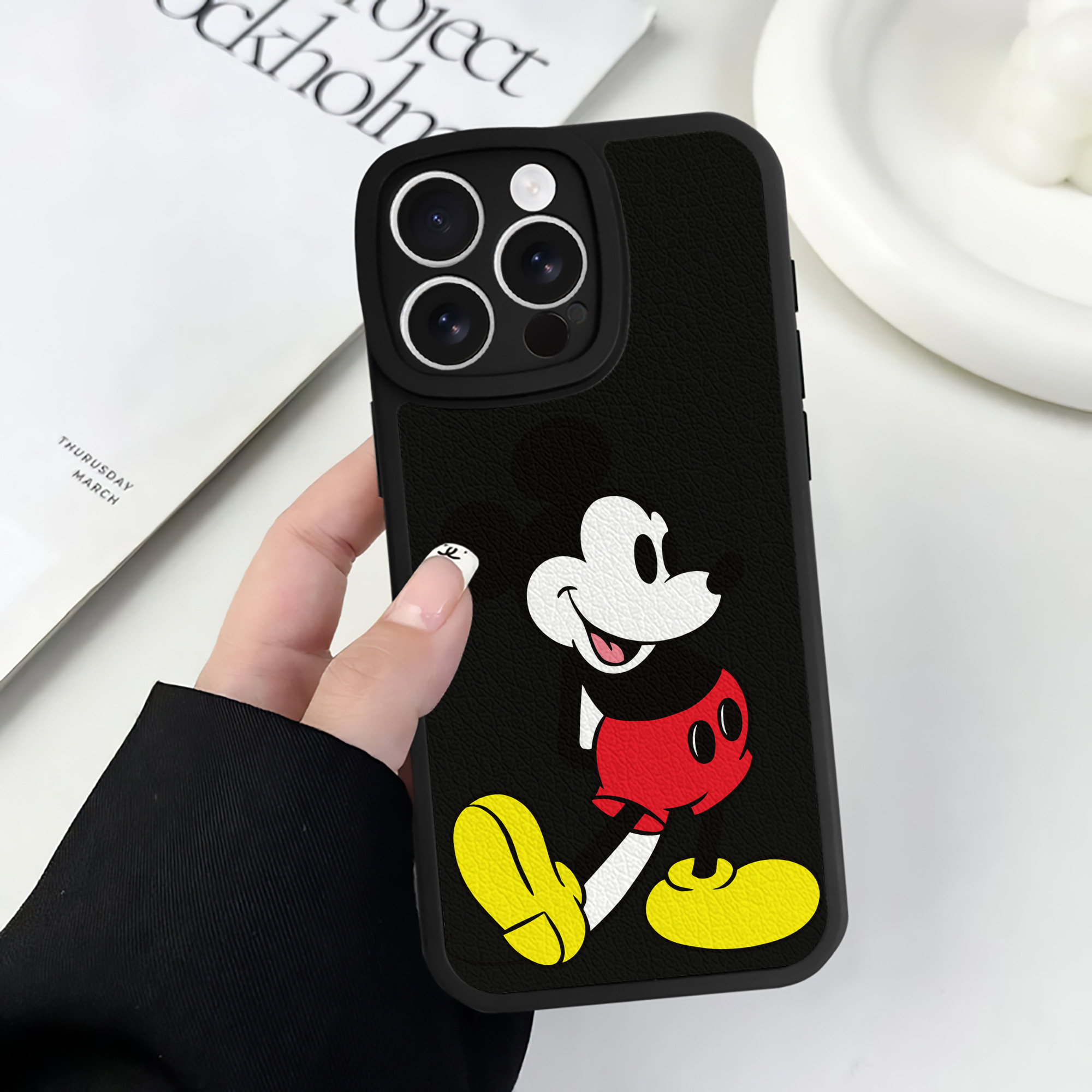（画像用） ミッキーマウス Mickey Mouse 【iPhone 16シリーズ対応】シリコンスマホケース（レザー調） 材質：シリコン